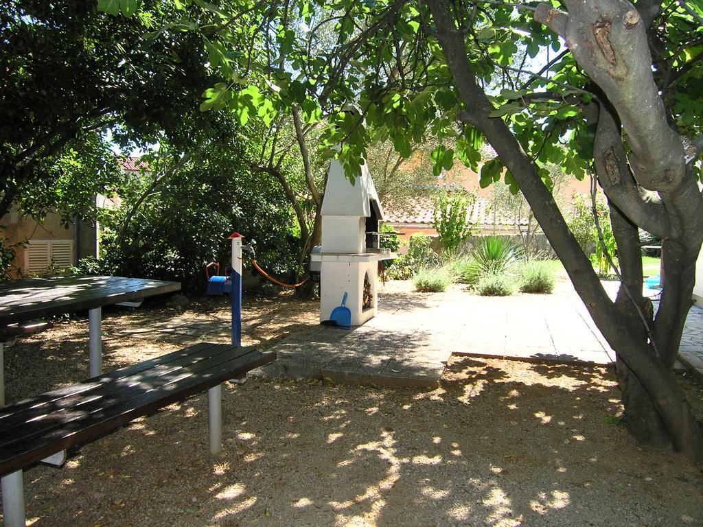 Apartmani Dolencic Krk Town Exterior photo
